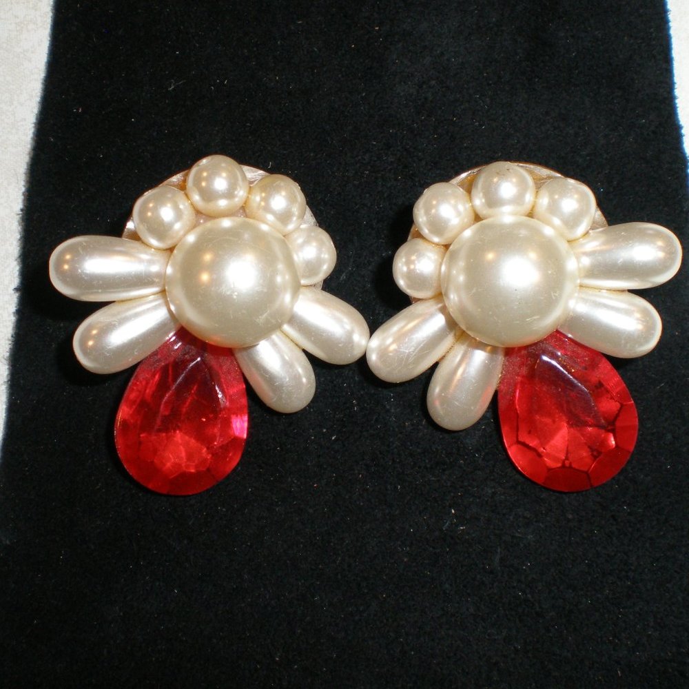 Red and White Vintage RETRO  Earrings